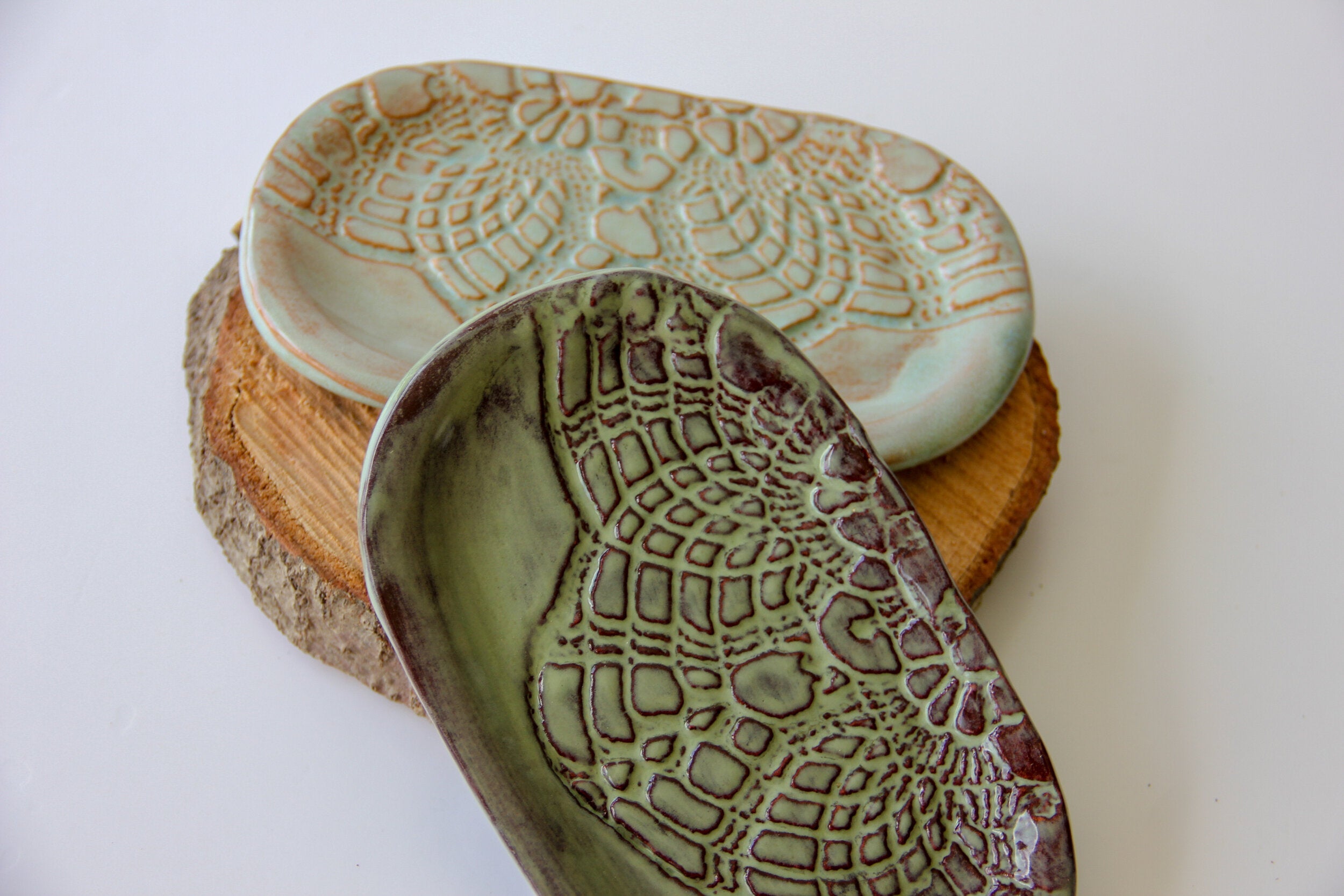 Handmade Embossed Lace Ceramic Soap Dish