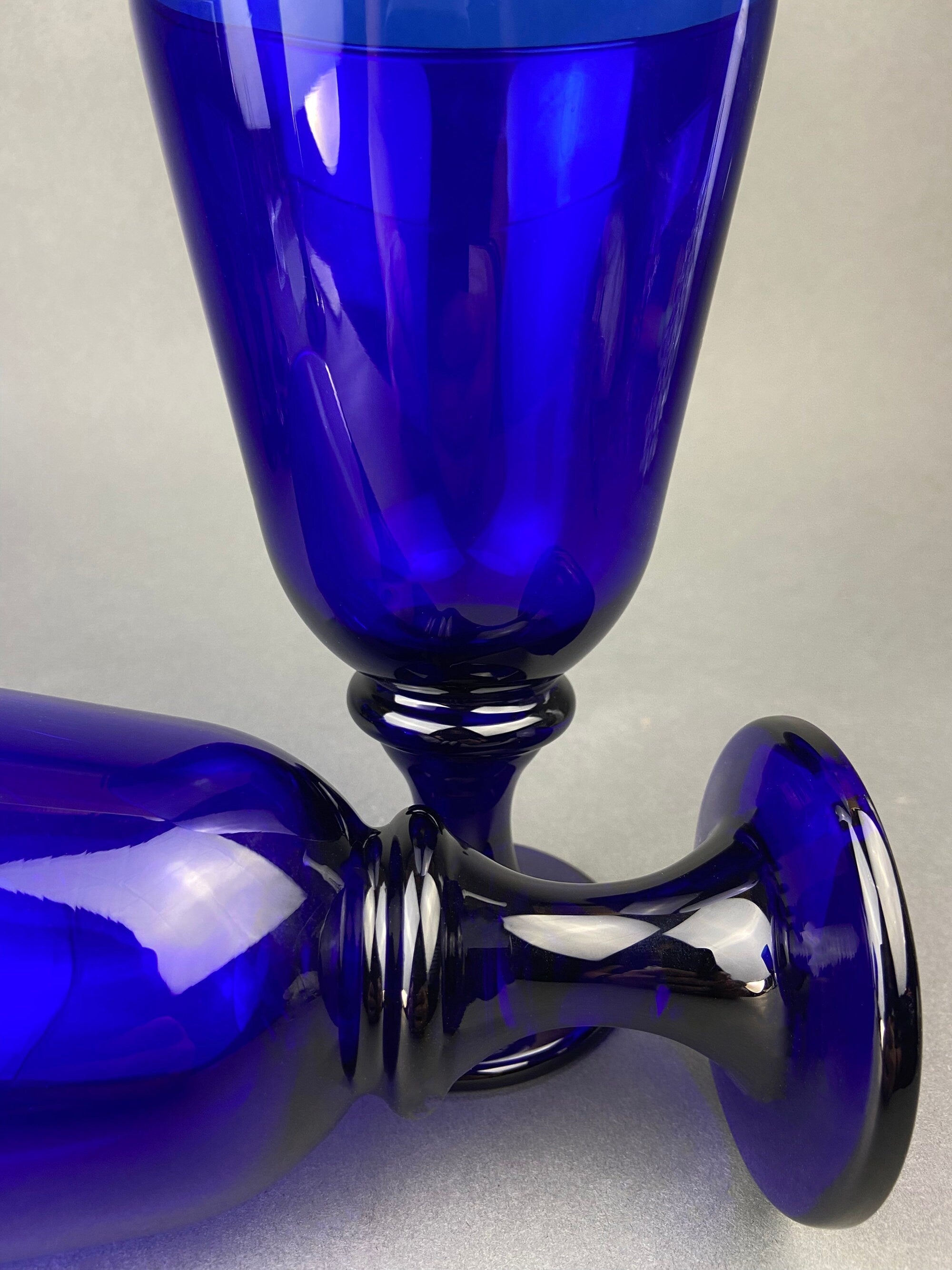 Cobalt Blue Glass Water Goblets. Set of Eight Contemporary Style Stemware. Dark Blue Modern Glassware. Fine Dining.