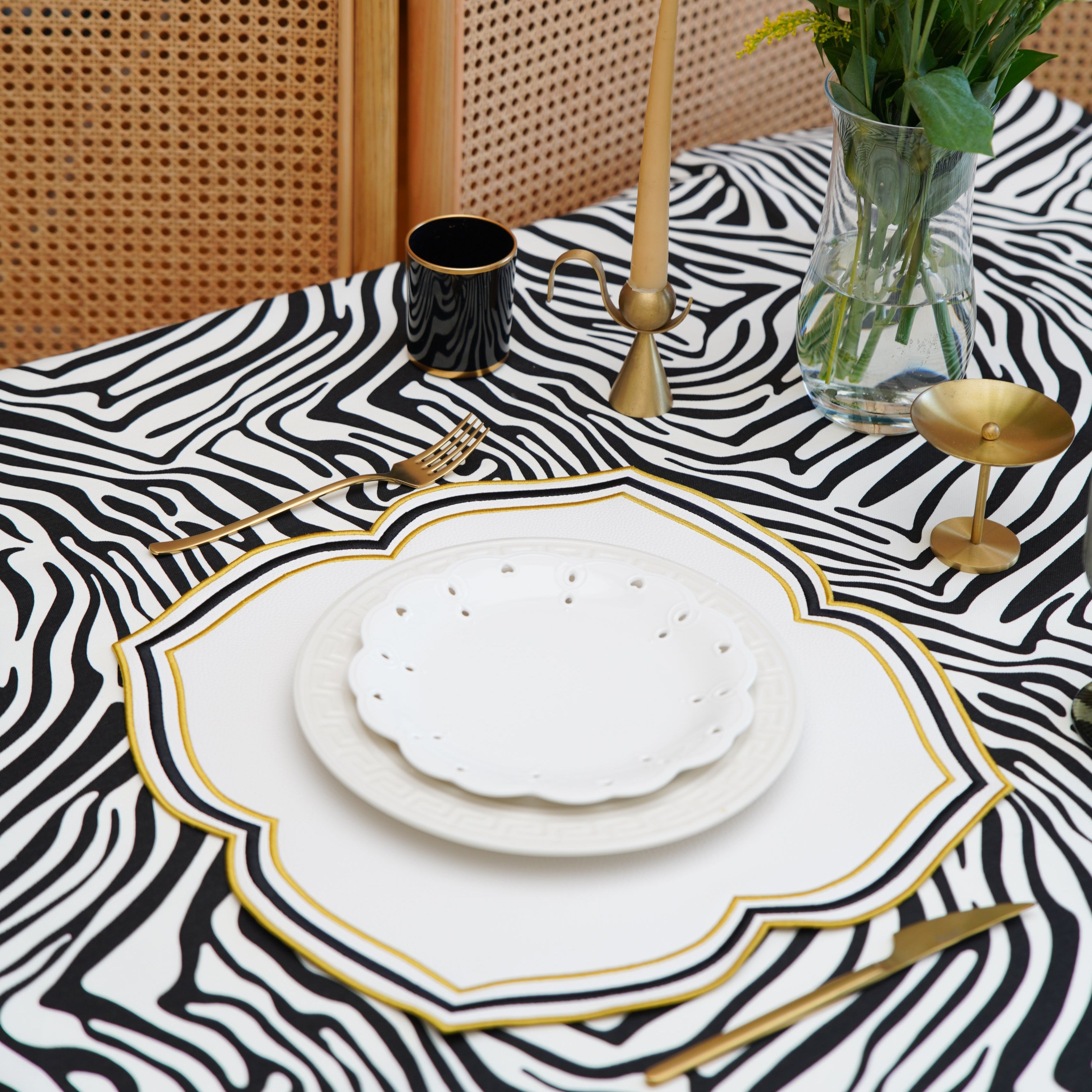 ZEAL WHITE BLACK GOLD SQUARE FAUX LEATHER PLACEMAT